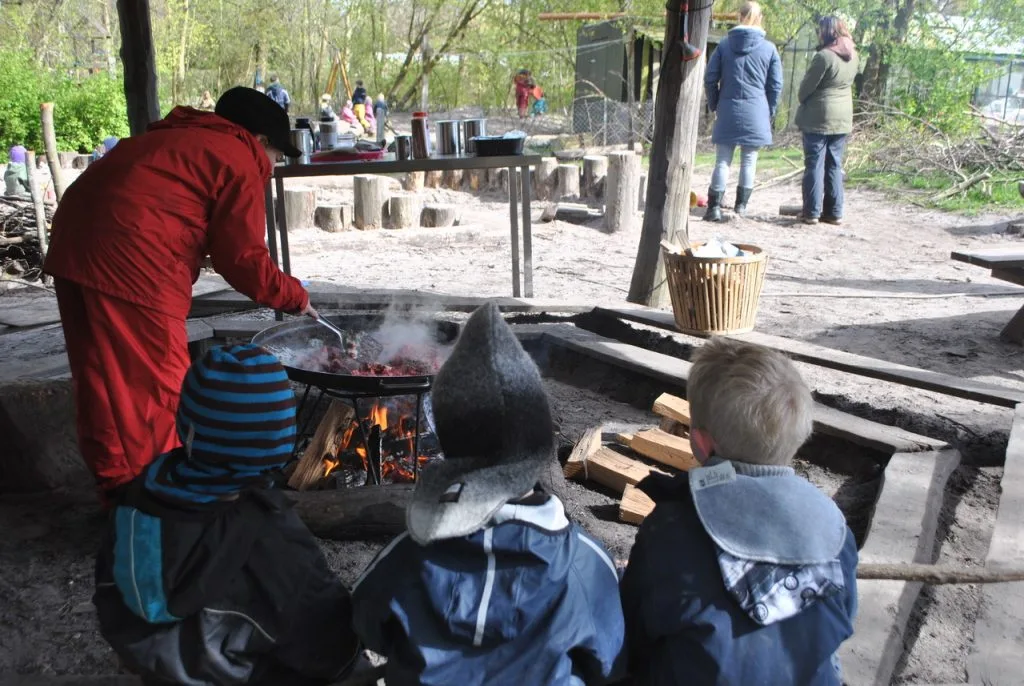 Getting inspired; school grounds around the world
